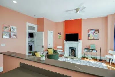Modern Getaway/Unit B - image 7 of 33