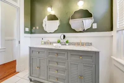 Full Bathroom