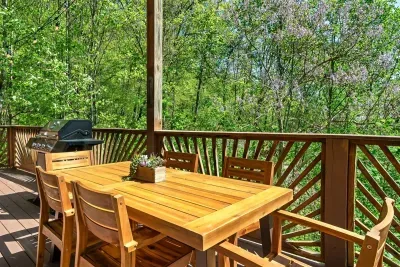 Outdoor meals and good vibes, all in one spot.