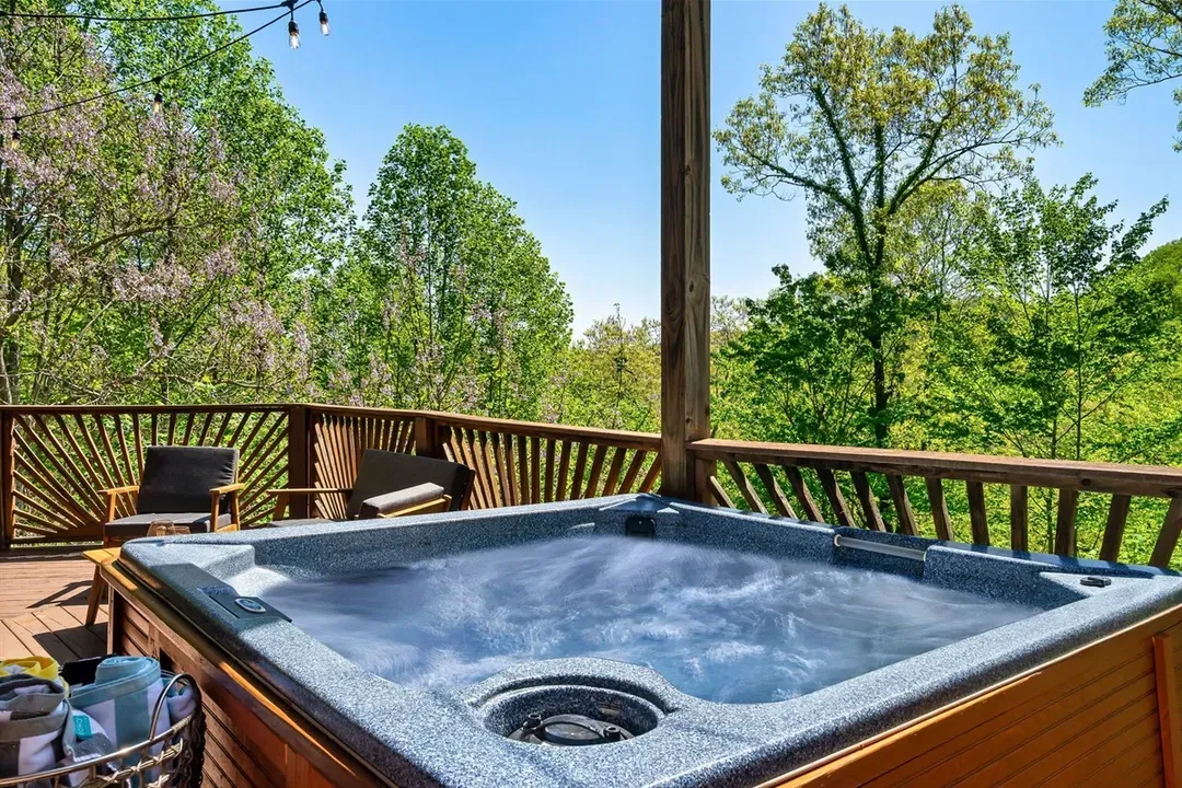 Hot tub, fresh air, and peaceful views.