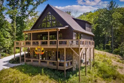 Gable windows, wraparound decks, and a private mountain setting minutes from town. The kind of arrival that makes everyone in the car go quiet.