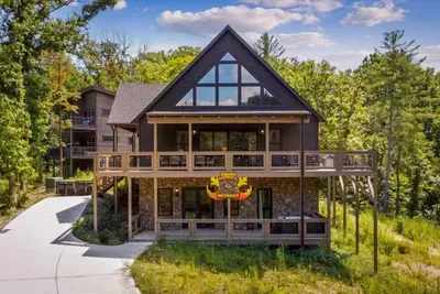 Three levels of deck wrap this mountain cabin, with room to spread out from sunrise coffee to after-dark stargazing. Pull in, unload once, and let the trip start.
