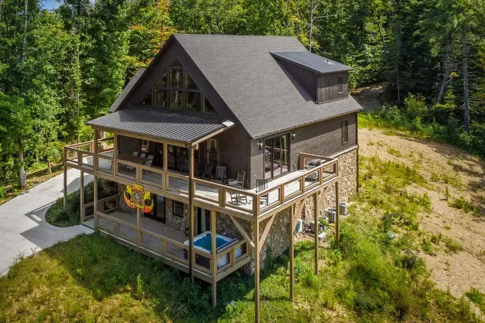 Rear decks, private hot tub, and level parking for the whole group. Roll in, unpack once, and let the mountain handle the rest of your weekend.