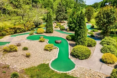 Putt your way to fun—mini golf days are the best days!