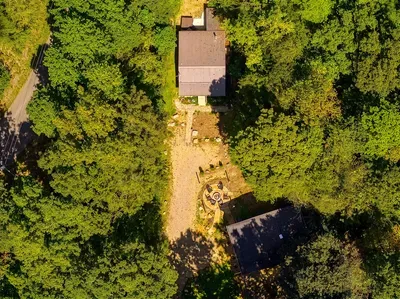 🌲 Two sister cabins, side by side in the Smokies. 🏡
🌙 Lunar Mist above
⭐ Morning Star below
Stay close, make memories, and enjoy the mountains together!
