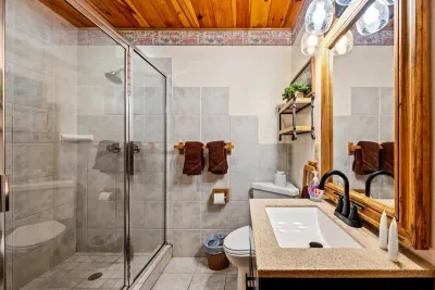 Clean, comfortable, and all yours, this full bathroom is perfect for your stay.