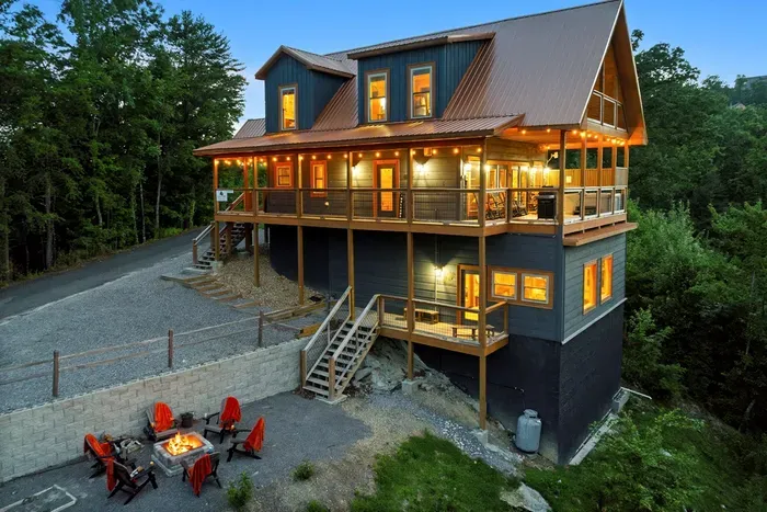 Welcome to Copper Bear Lookout, your Smoky Mountain retreat.