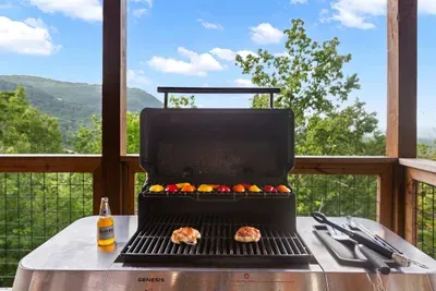 Eat, relax, soak, repeat. Your perfect evening starts here.