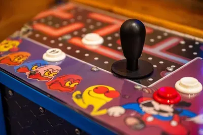 Classic arcade cabinet loaded and free to play