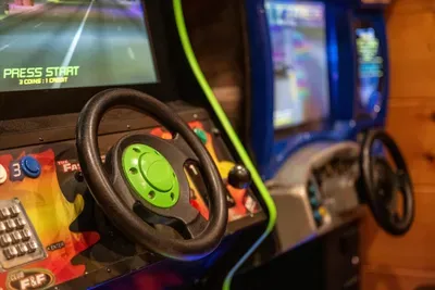 Arcade racing wheel, first race starts after check-in