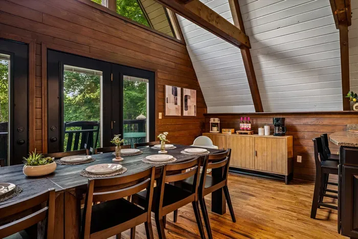 Dining for the whole crew steps from the coffee-and-snack station — big breakfasts, board-game nights, easy access to a refill. The gathering spot you'll keep coming back to.