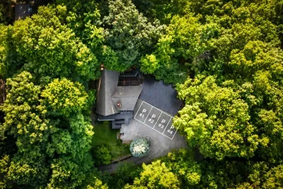 Enjoy the privacy of your own peaceful cabin retreat, surrounded by lush greenery and fresh mountain air. And with 4 designated parking spaces, there’s plenty of room for your group to arrive comfortably and park with ease. 🚗🚗🚗🚗