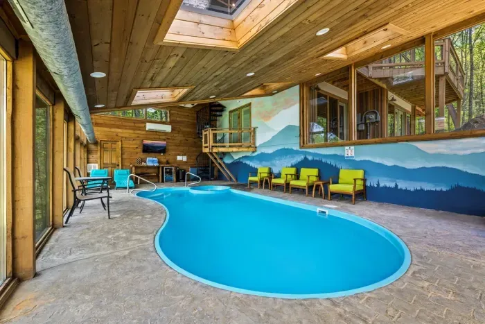 Your own private indoor pool — swim year-round surrounded by mountain vibes 🌄💦.