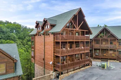 Welcome home to your Smoky Mountain getaway ❤️