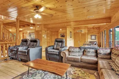 Large sectional sofa = plenty of room for everyone 🛋️