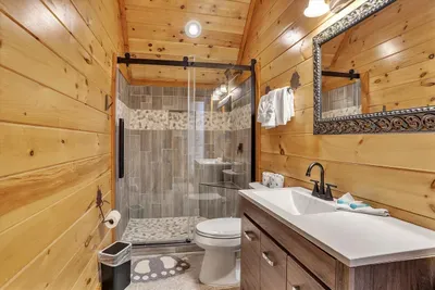 Every suite has its own bathroom = no waiting 🚿