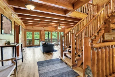 Natural wood tones add warmth throughout the cabin 🤎