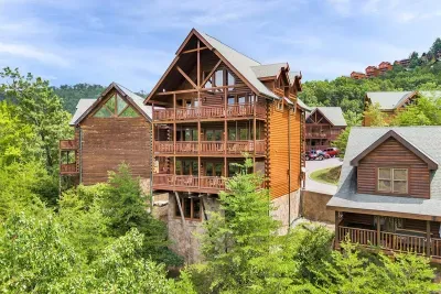 Breathtaking mountain views right from the deck 🌄