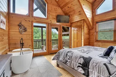 Master suite with soaker tub for end-of-day relaxation 🛁