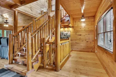 Safety-first railing for little ones 👶