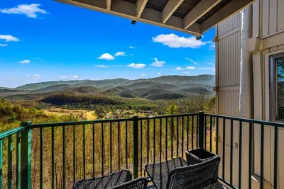 Balcony with a view of the mountains.