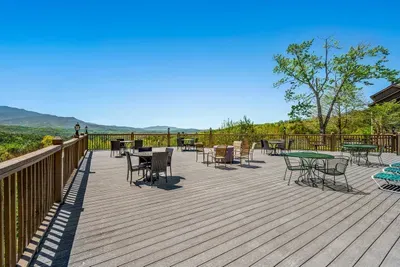 Relax on the community sky deck while enjoying the amazing mountain views!