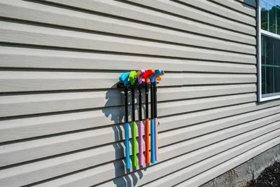 Grab your color and let the tournament begin — putters for the whole crew, ready and waiting right outside. No packing, no planning, just play.