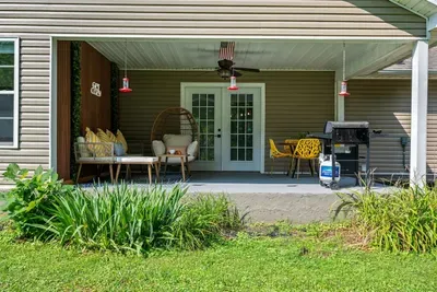 Outdoor comfort at its best, a cozy backyard living area made for good moments.