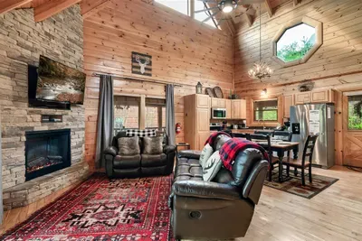 ✨ Vaulted ceilings, cozy fireplace, and open living = the heart of your stay.