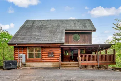 The perfect blend of cozy cabin vibes and Smoky Mountain adventure, just minutes from Pigeon Forge & Gatlinburg.