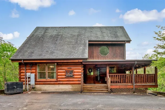 The perfect blend of cozy cabin vibes and Smoky Mountain adventure, just minutes from Pigeon Forge & Gatlinburg.