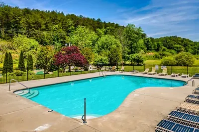 Spend your mornings exploring the Smokies and your afternoons relaxing poolside — the best of both worlds. 🌲🏊‍♂️