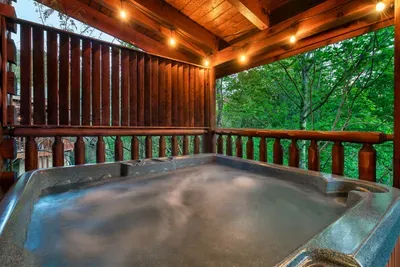 Grab a glass of wine, let the jets melt your stress, and soak in the mountain vibes. 🌲