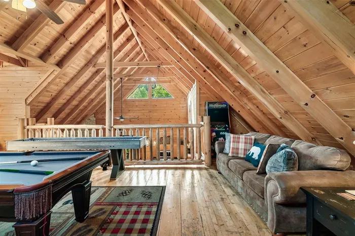 🎱 Pool, arcade, and cozy hangouts — all in your loft game room.