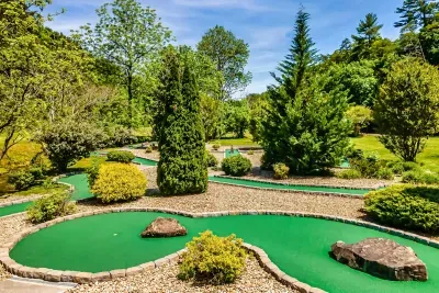 Turn your stay into a full vacation experience: pools, hot tubs, game rooms, and yes… mini golf!