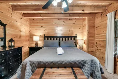 A good night’s sleep is part of every great vacation — and this king suite delivers.