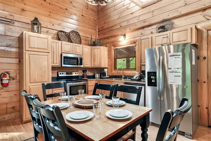 From pancake breakfasts before Dollywood to late-night snacks after the hot tub, this kitchen has everything you need.