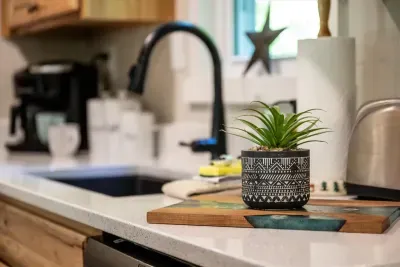 Deep sink, filtered water, and counter space that doesn't run out mid-recipe. We stocked the drawers with the good knives and the real cookware — cook like you're home.