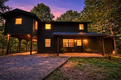 Evening magic: the sky whispers, the cabin welcomes.