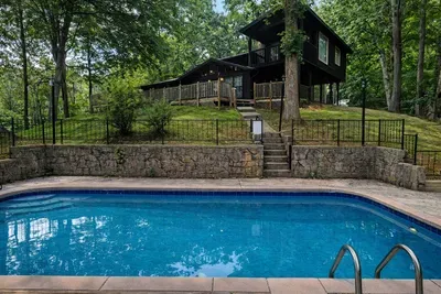 Sunshine, sparkling water, and cabin vibes — pure bliss.
