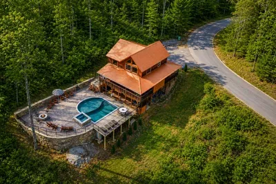 From above, the cabin and pool come alive—where mountains, water, and stillness create the perfect escape.