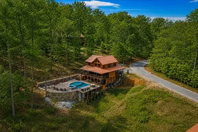 Sky-high serenity: your perfect hideaway awaits.