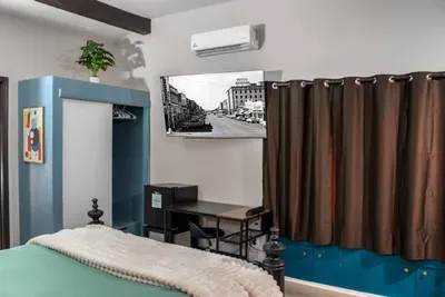 Private Modern Loft | Pet Friendly | Fast Wi-Fi - image 11 of 24