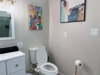 Private Modern Loft | Pet Friendly | Fast Wi-Fi - image 24 of 24