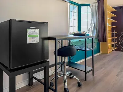 Private Modern Loft | Pet Friendly | Fast Wi-Fi - image 10 of 24