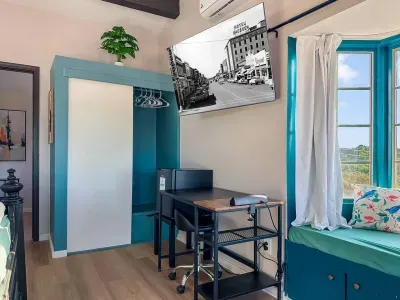 Private Modern Loft | Pet Friendly | Fast Wi-Fi - image 5 of 24