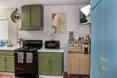 Private Modern Loft | Pet Friendly | Fast Wi-Fi - image 15 of 24
