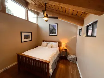 Upstairs Bedroom with Queen bed