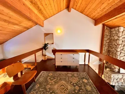 Loft with 2 twin beds