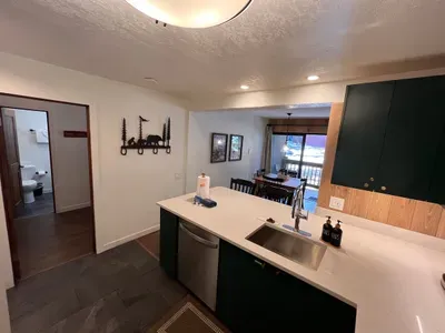 Fully stocked ktchen with stainless steel appliances, quartz countertop and custom cabnets.